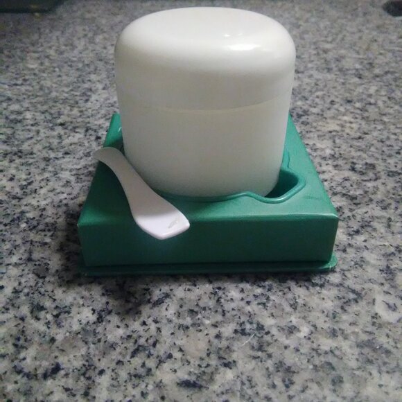 1 Oz La Mer Moisturizing Cream - Picture 4 of 4